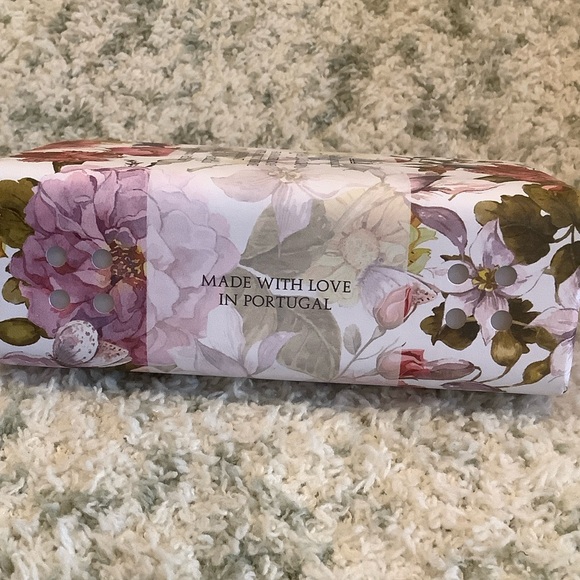 Vila Cardillium Rose Gardens Scented Floral Decor Soap NWT Portugal 10.50 oz - Picture 10 of 14